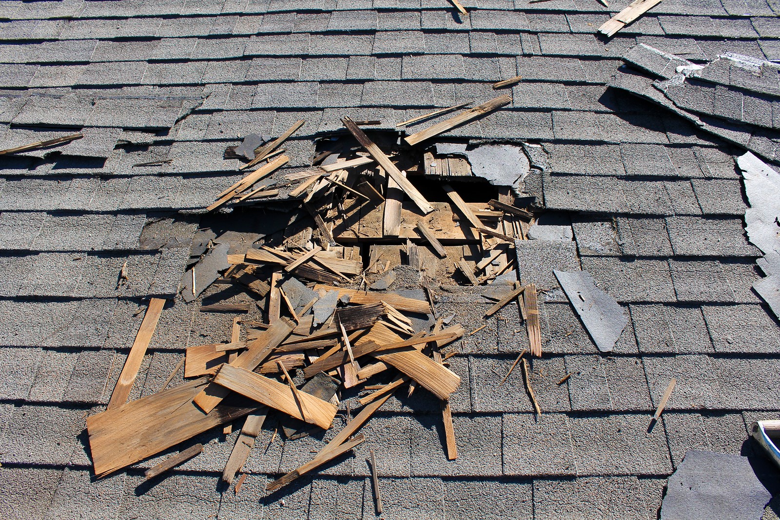 Know how to spot the signs of a failing roof to prevent unnecessary damage to your home